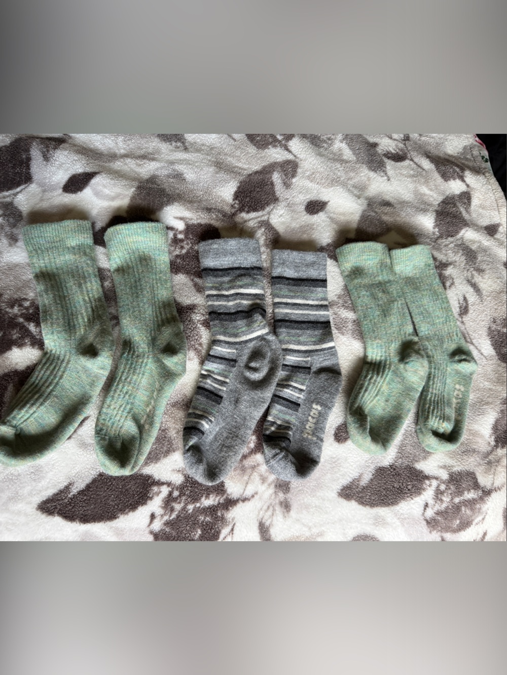 Women’s Pacas small/medium size 5-8 Alpaca Crew Socks - Green & Gray - Pack
